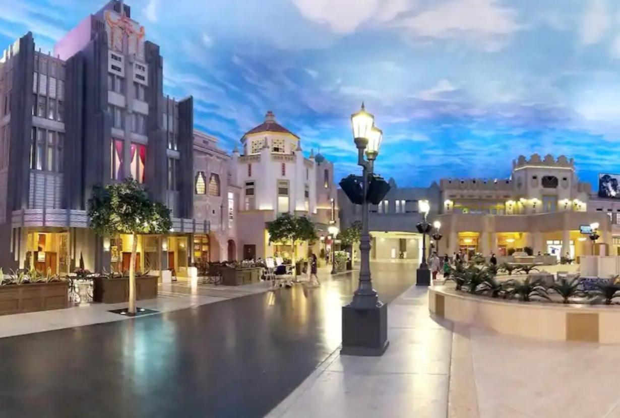 Corniche Street - For Males 